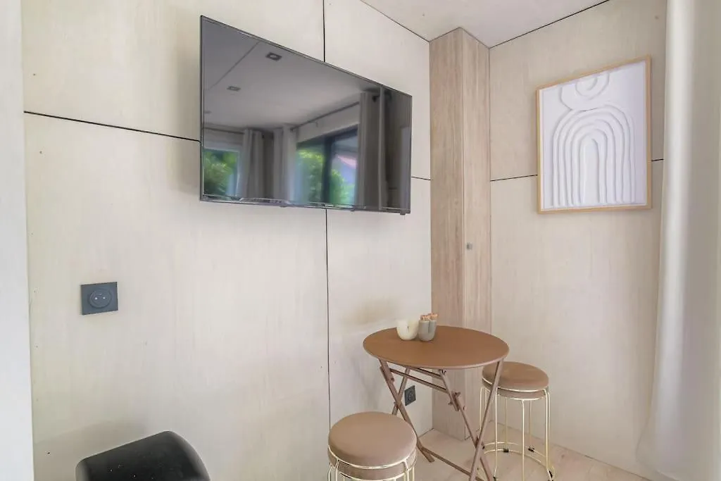 Tiny-House Atypique, 4 Personnes, Saint-Didier Apartment